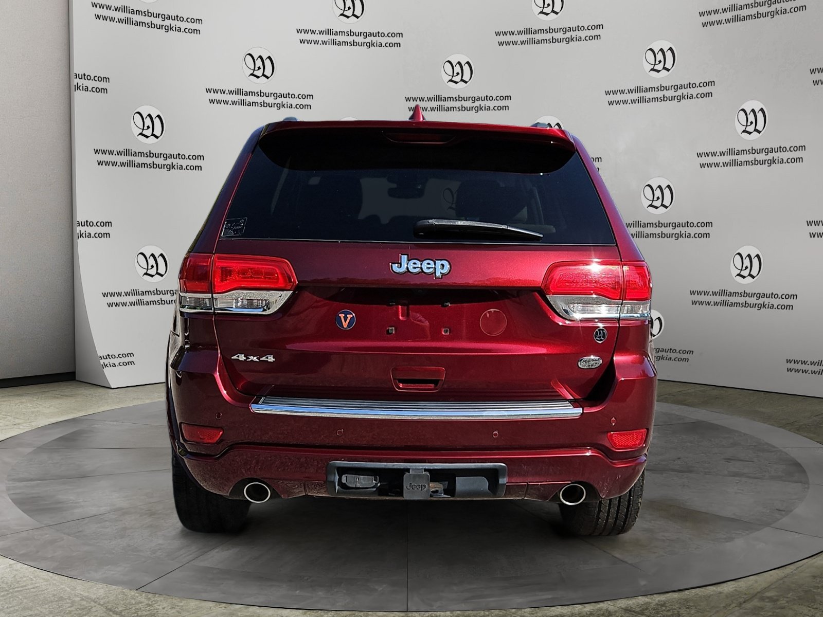 Used 2018 Jeep Grand Cherokee Overland AWD/4WD image 4