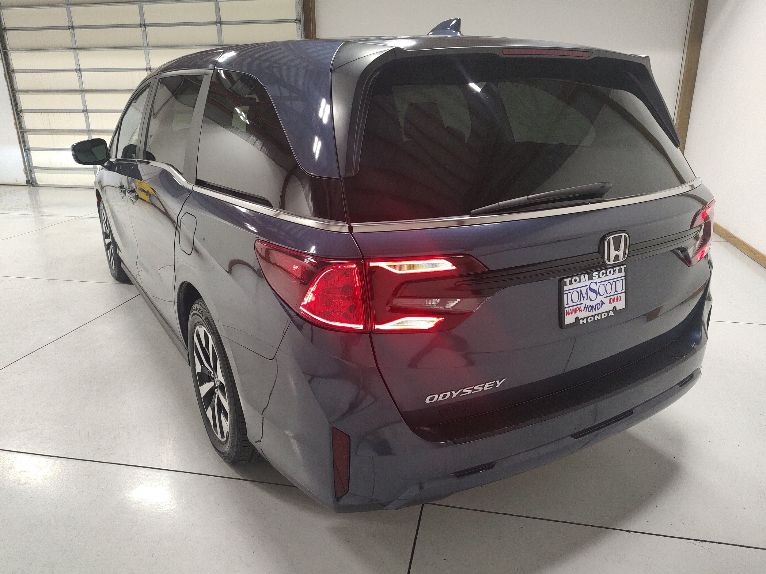Used 2025 Honda Odyssey EX-L image 12