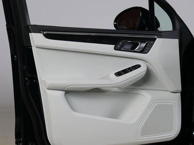 New 2026 Porsche Macan GTS AWD/4WD image 28