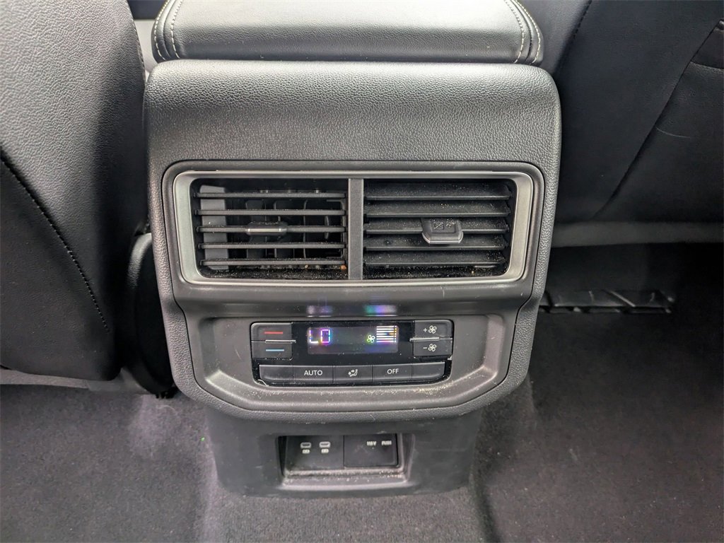 Used 2024 Volkswagen Atlas SE image 32