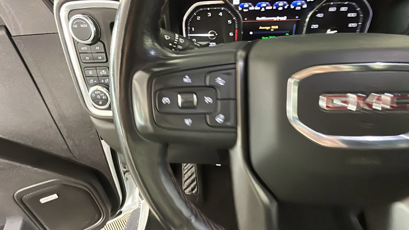 Used 2022 GMC Sierra 1500 AT4 w/ AT4 Premium Package AWD/4WD image 18
