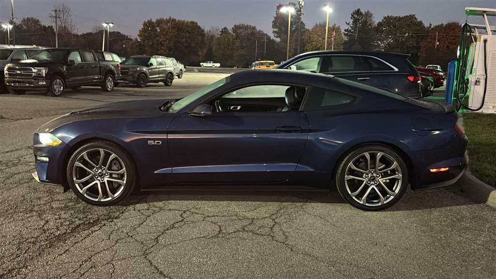 Used 2018 Ford Mustang GT Premium w/ Equipment Group 401A RWD image 4