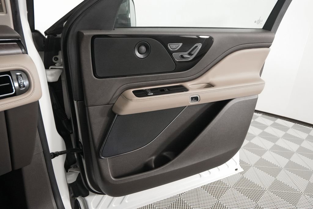Used 2022 Lincoln Aviator Reserve w/ Equipment Group 201A image 21