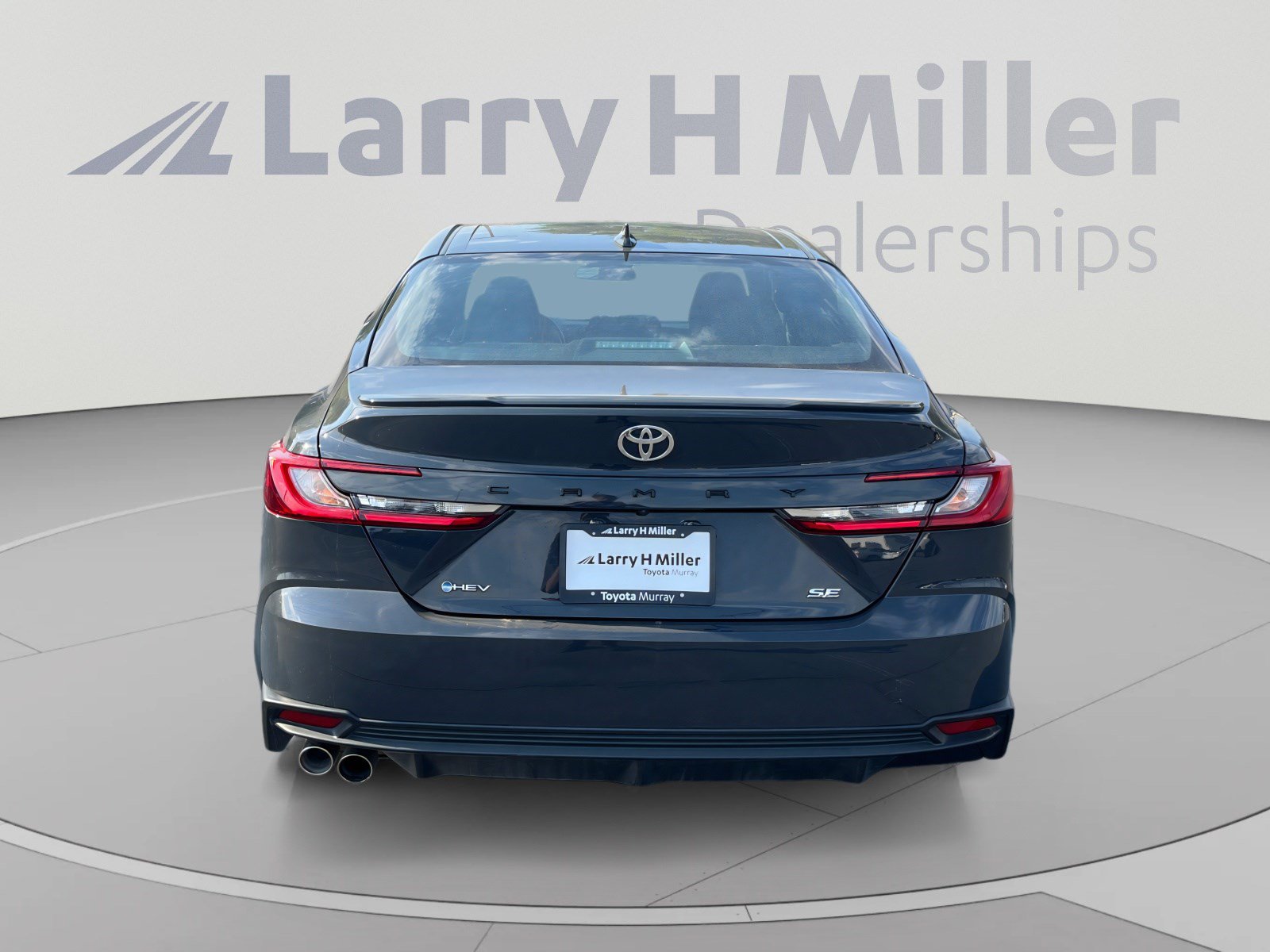Used 2025 Toyota Camry SE FWD image 4