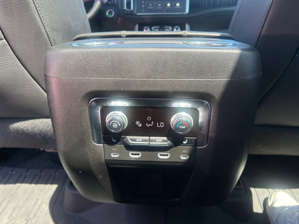 Used 2023 GMC Yukon XL Denali AWD/4WD image 30