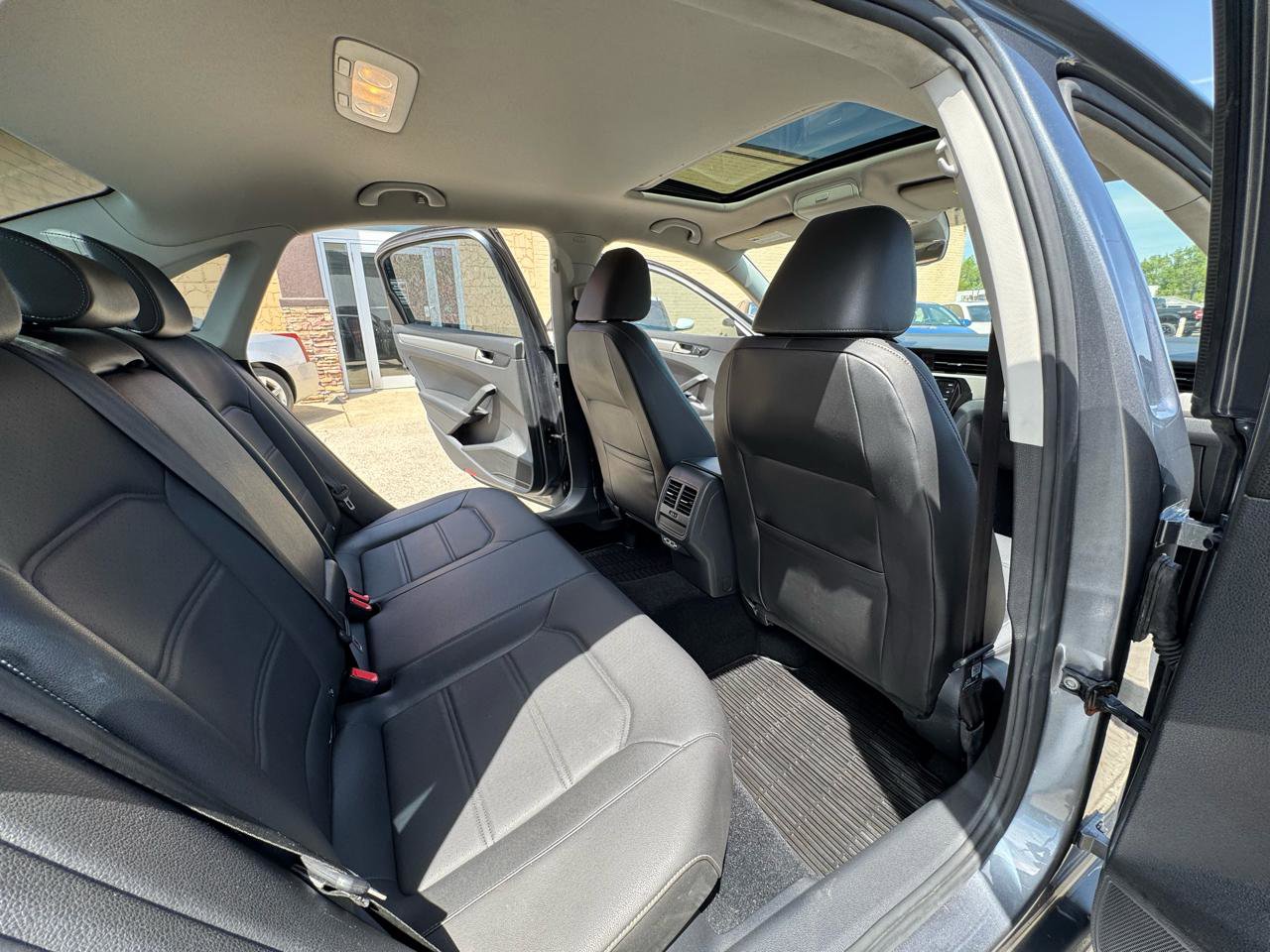 Used 2020 Volkswagen Passat 2.0T SE image 22