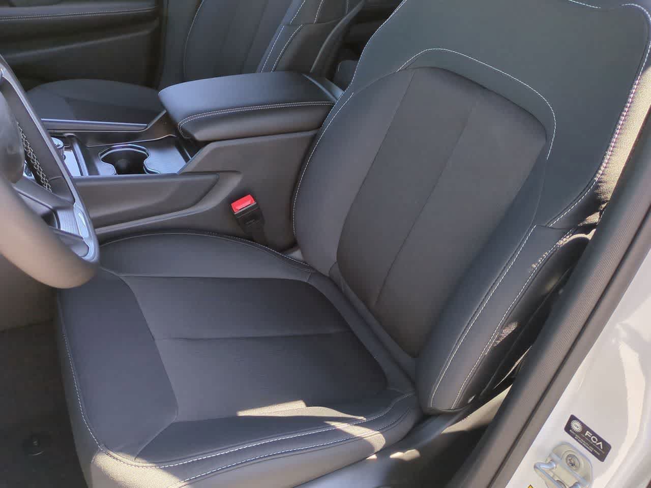 New 2026 Jeep Grand Cherokee Laredo X AWD/4WD image 15
