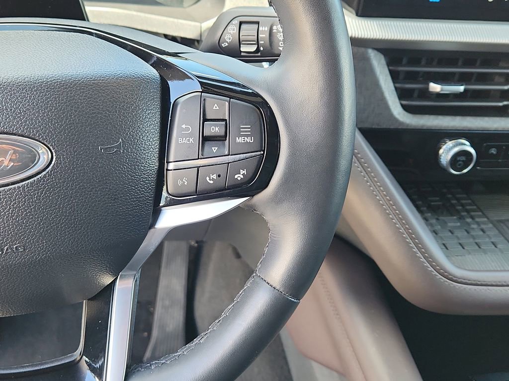 Used 2025 Ford Explorer Platinum w/ LUX Leather Package AWD/4WD image 18
