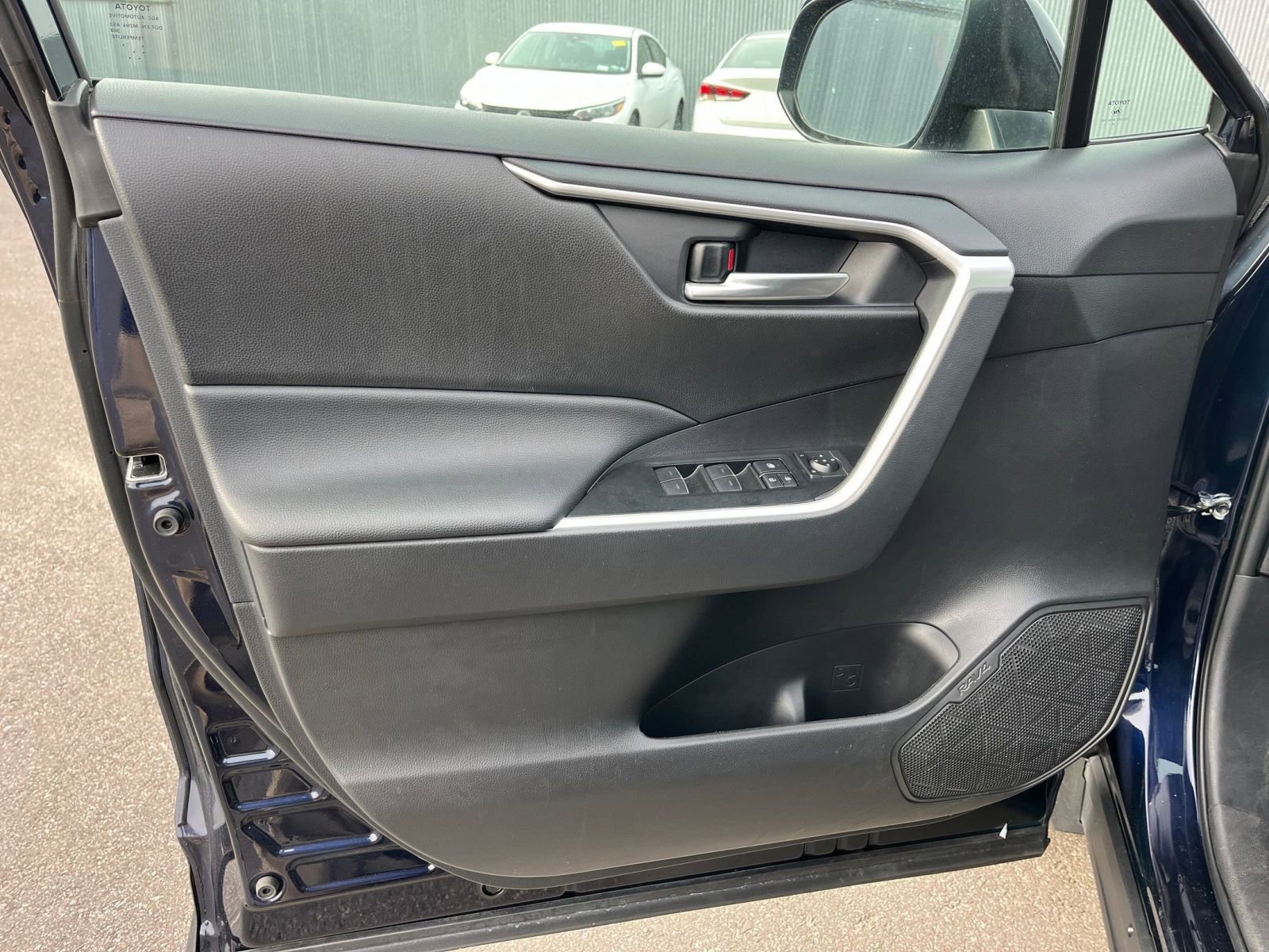 Used 2025 Toyota RAV4 XLE image 20