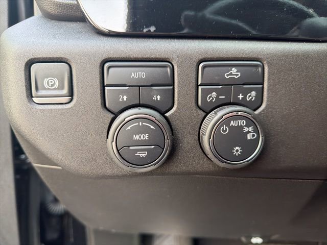 Used 2025 Chevrolet Silverado 1500 LT AWD/4WD image 37
