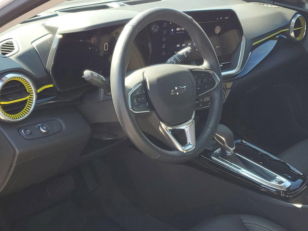 Certified 2024 Chevrolet Trax ACTIV w/ Sunroof Package FWD image 9