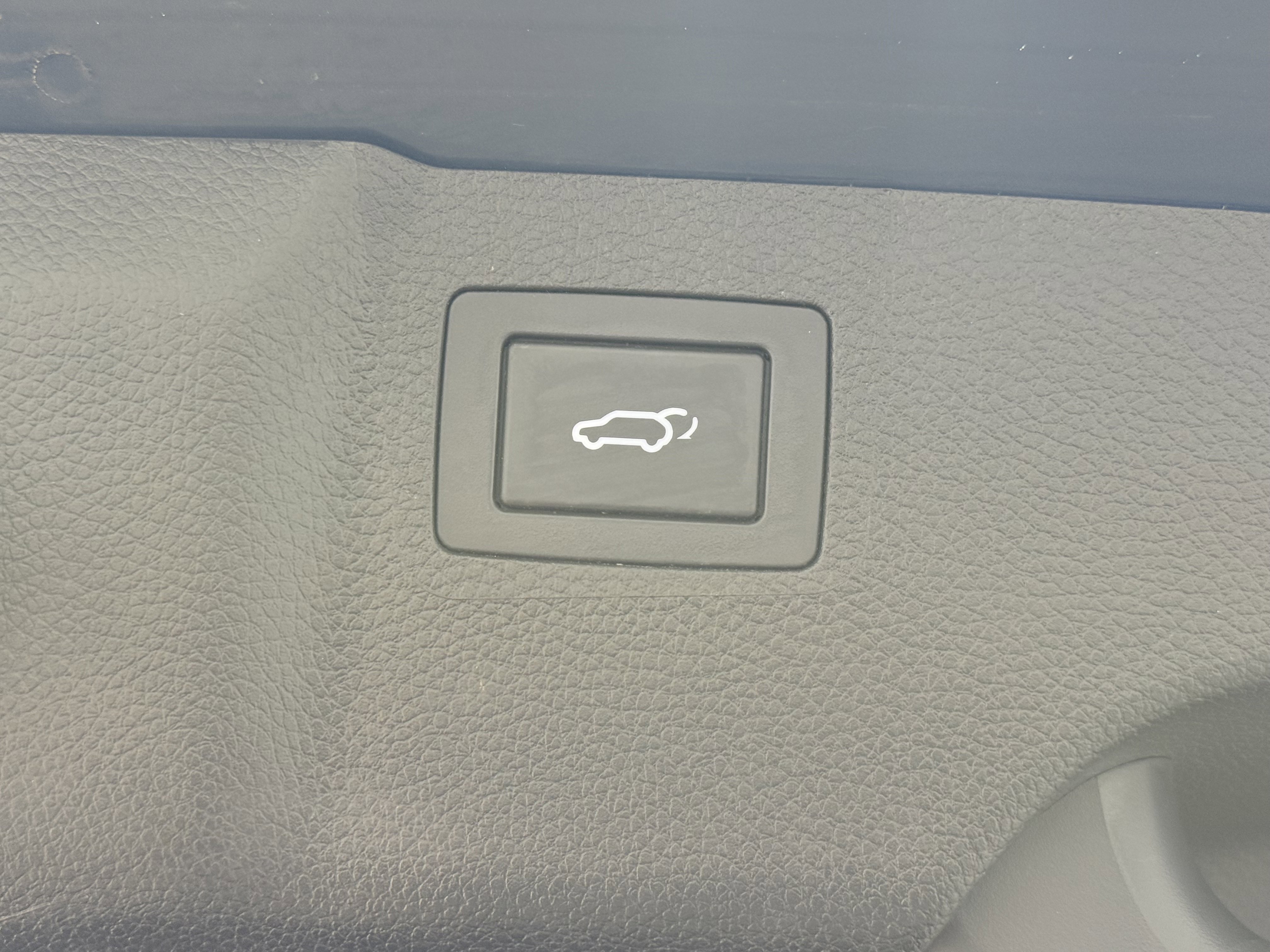 Used 2017 Hyundai Santa Fe SE w/ SE Ultimate Tech Package 03 image 12