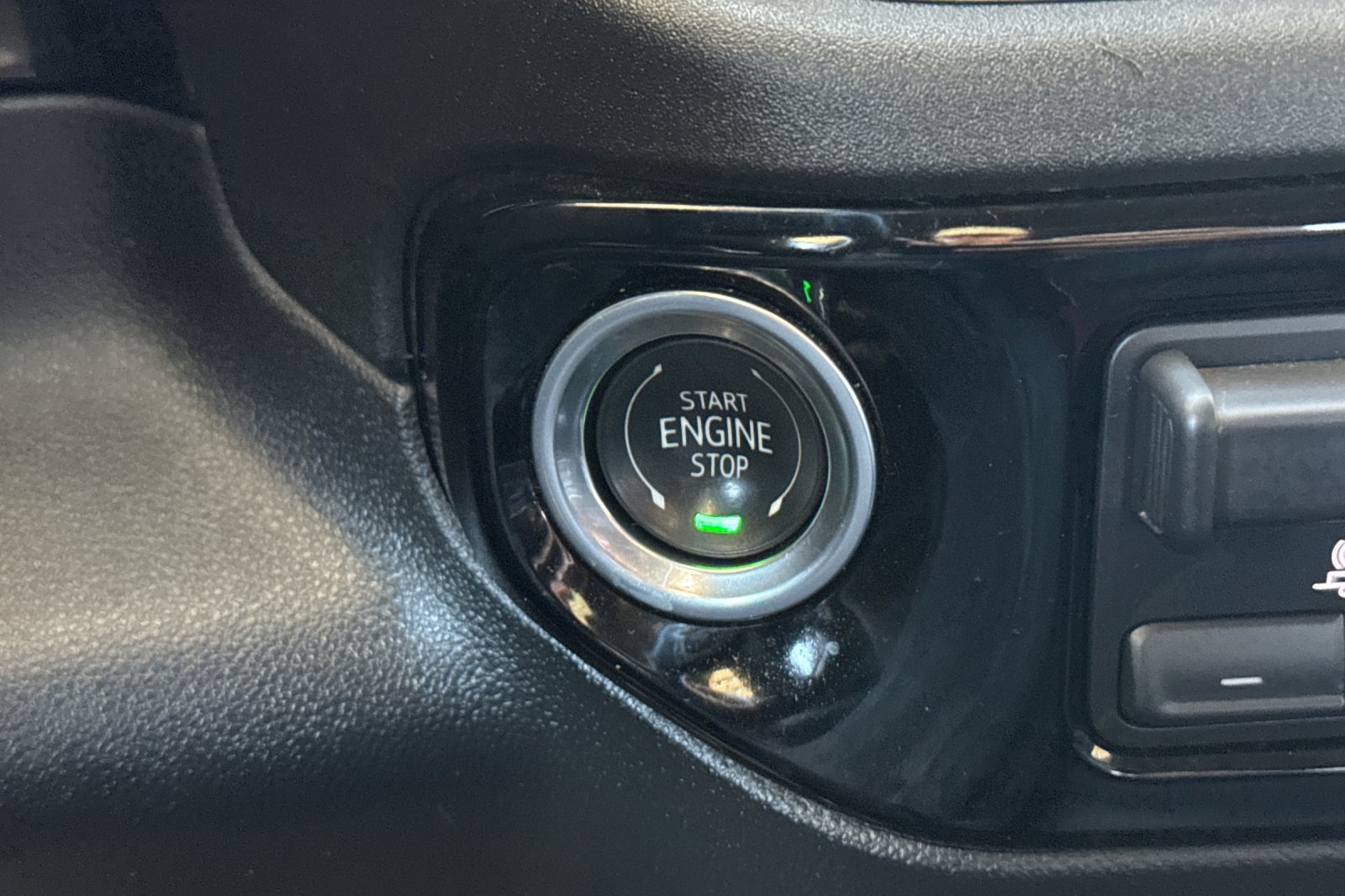 Used 2025 GMC Sierra 1500 SLT RWD image 33