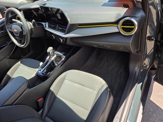 Certified 2025 Chevrolet Trax LT FWD image 16