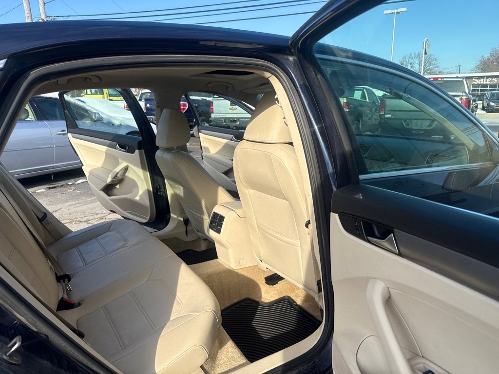 Used 2015 Volkswagen Passat TDI SE image 13