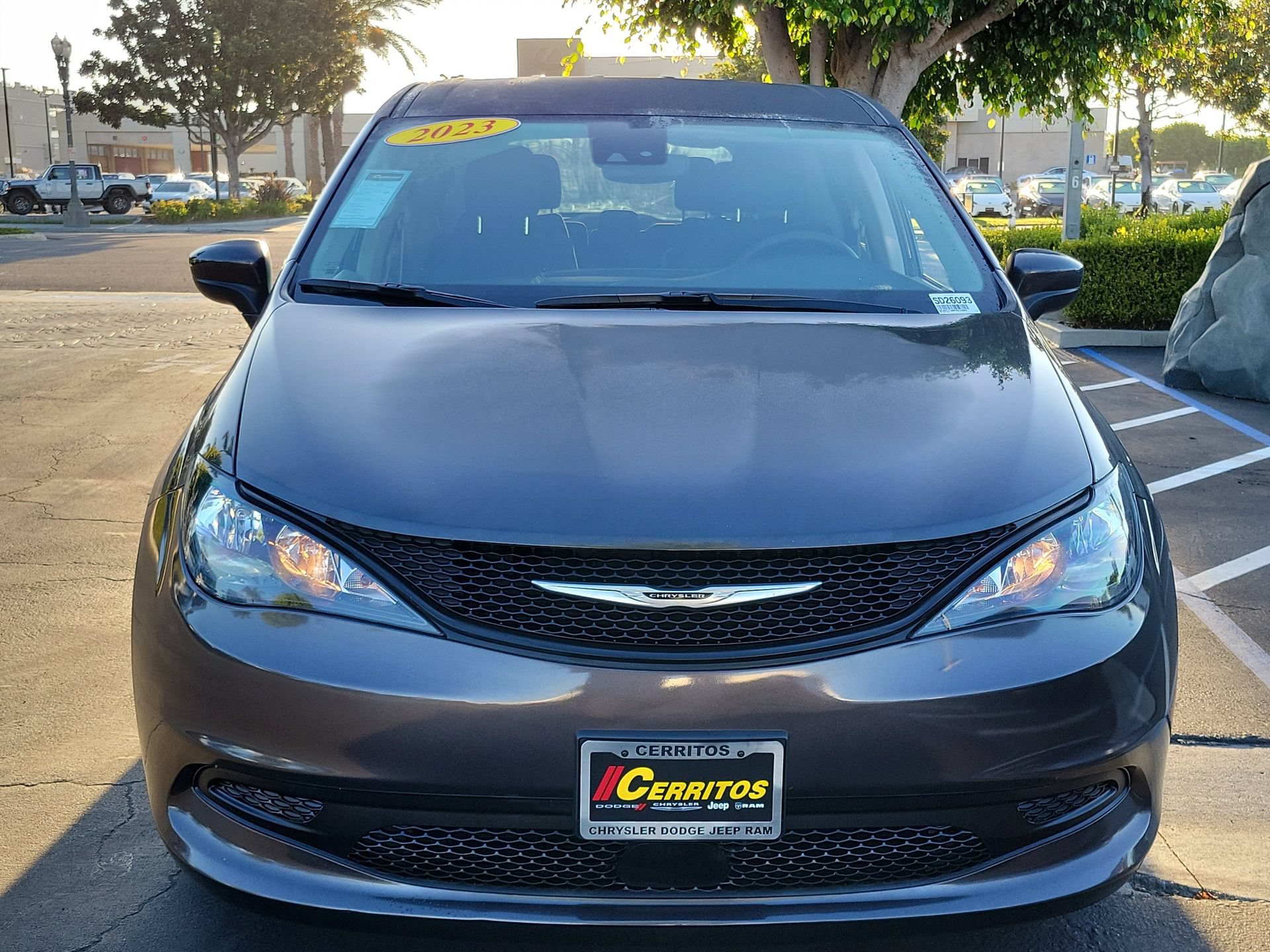 Certified 2023 Chrysler Voyager LX FWD image 4