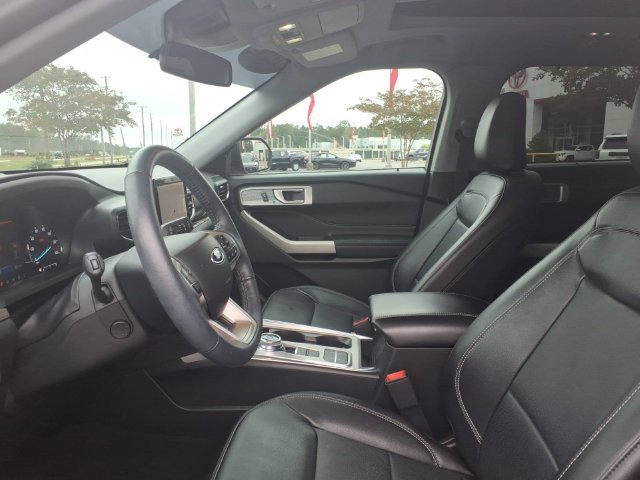 Used 2023 Ford Explorer Limited w/ Equipment Group 301A RWD image 5