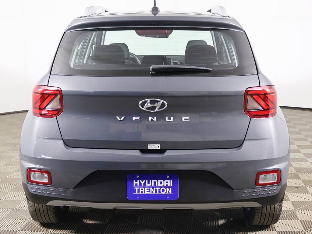 Certified 2024 Hyundai Venue SEL FWD image 11
