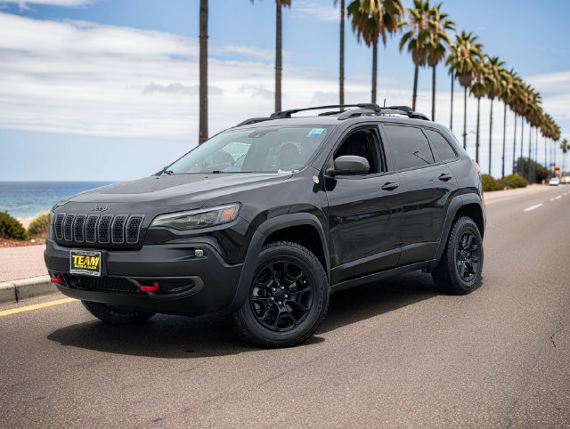 Used 2021 Jeep Cherokee Trailhawk AWD/4WD image 2