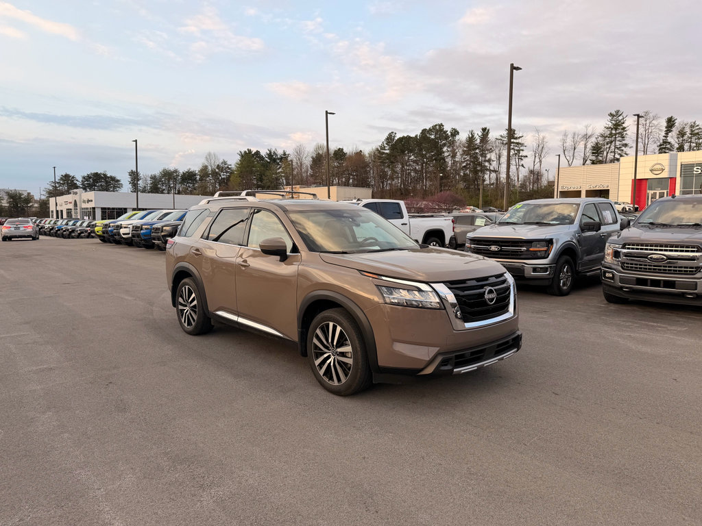 Used 2023 Nissan Pathfinder Platinum image 3