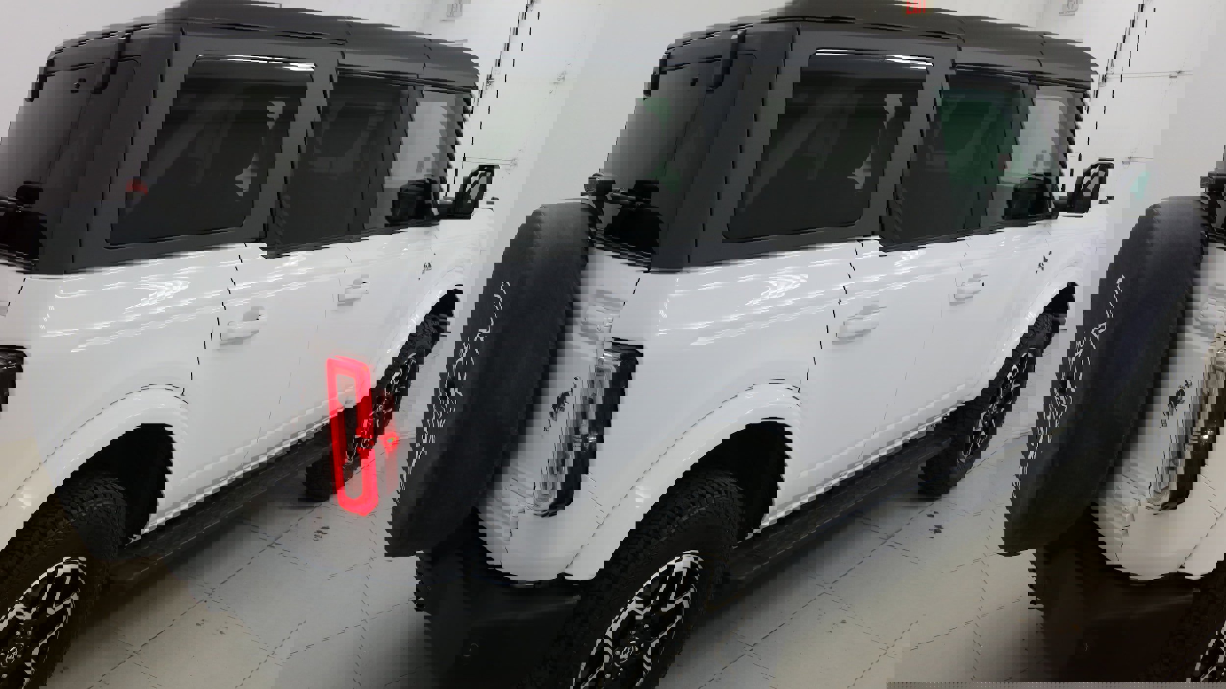 Used 2023 Ford Bronco Outer Banks image 9