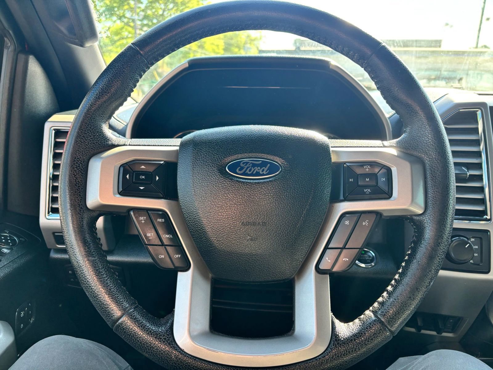 Used 2015 Ford F150 Lariat w/ Equipment Group 502A Luxury AWD/4WD image 30