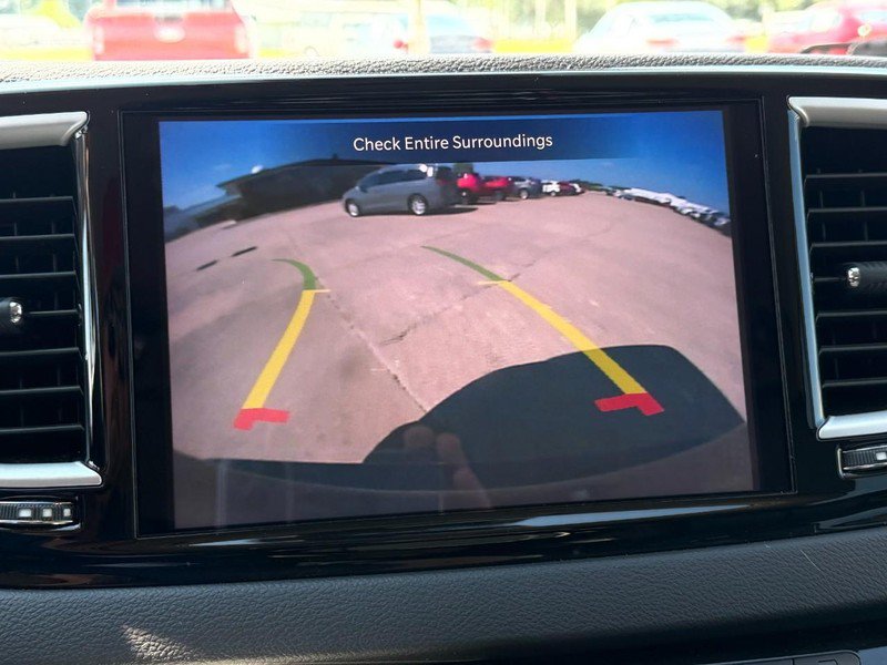 Used 2023 Chrysler Pacifica Touring-L FWD image 37