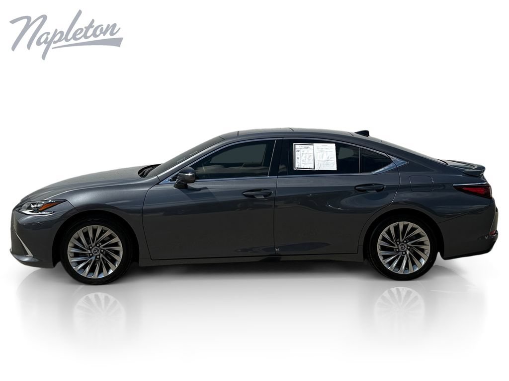 Used 2022 Lexus ES 350 Ultra Luxury w/ Accessory Package 2 FWD image 2