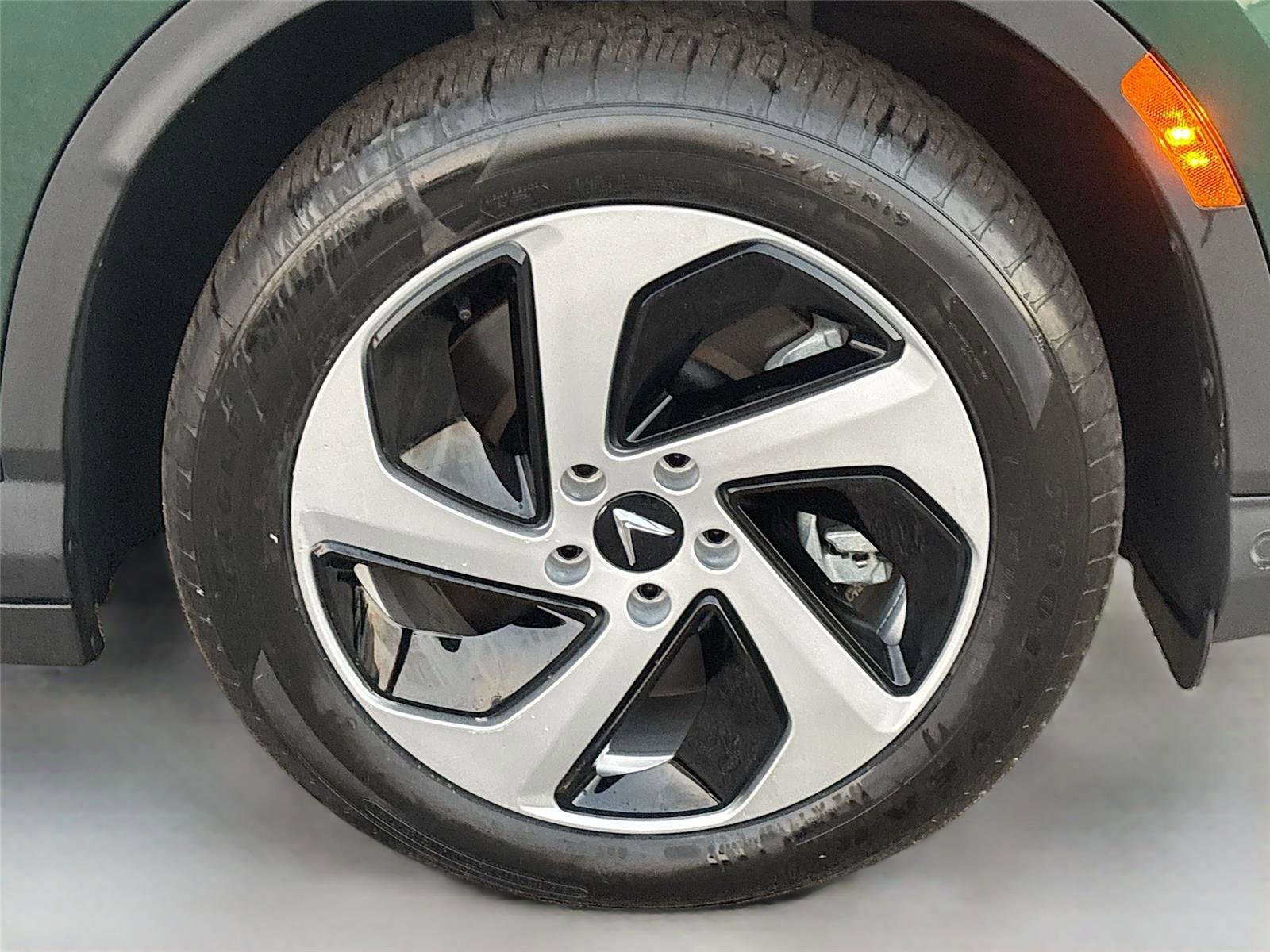 New 2025 VinFast VF 8 Eco image 31