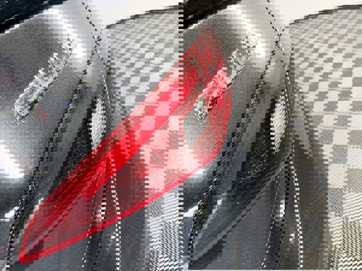 Used 2017 Alfa Romeo Giulia image 11