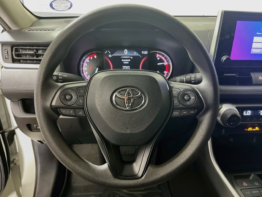 Used 2025 Toyota RAV4 XLE FWD image 15