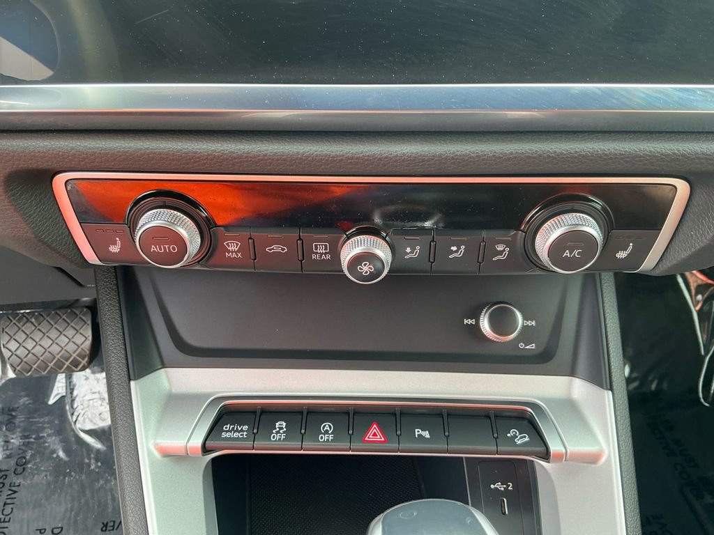 Used 2025 Audi Q3 2.0T Premium image 23