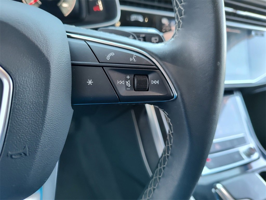 Used 2023 Audi Q8 Premium image 27