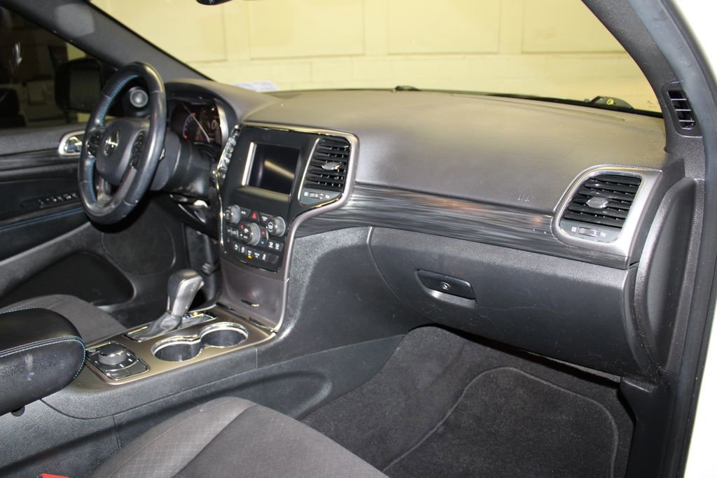 Used 2019 Jeep Grand Cherokee Laredo AWD/4WD image 27