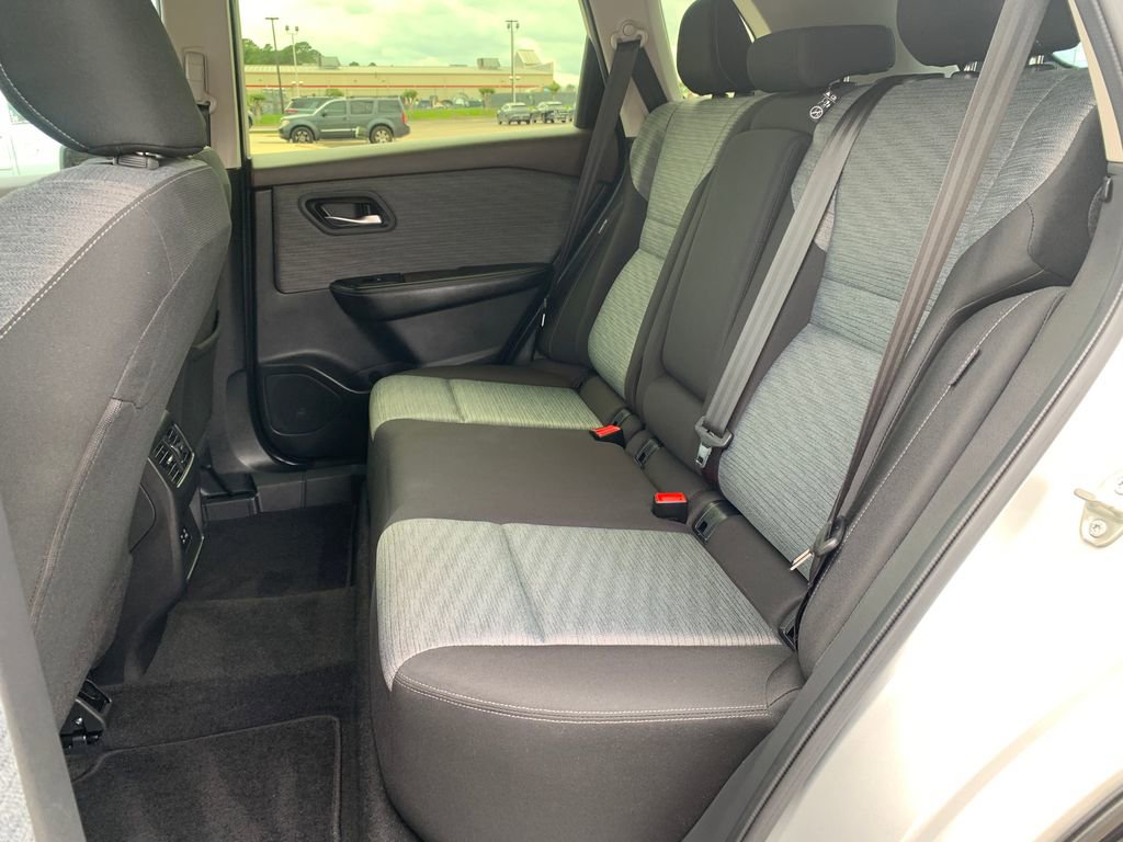 Used 2023 Nissan Rogue SV FWD image 8