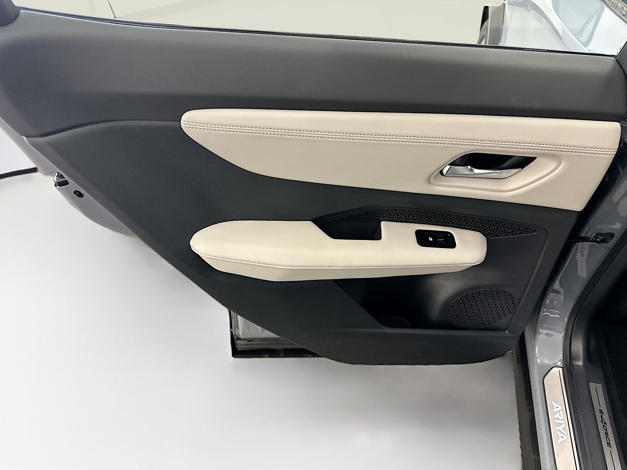 Used 2024 Nissan Ariya AWD image 26