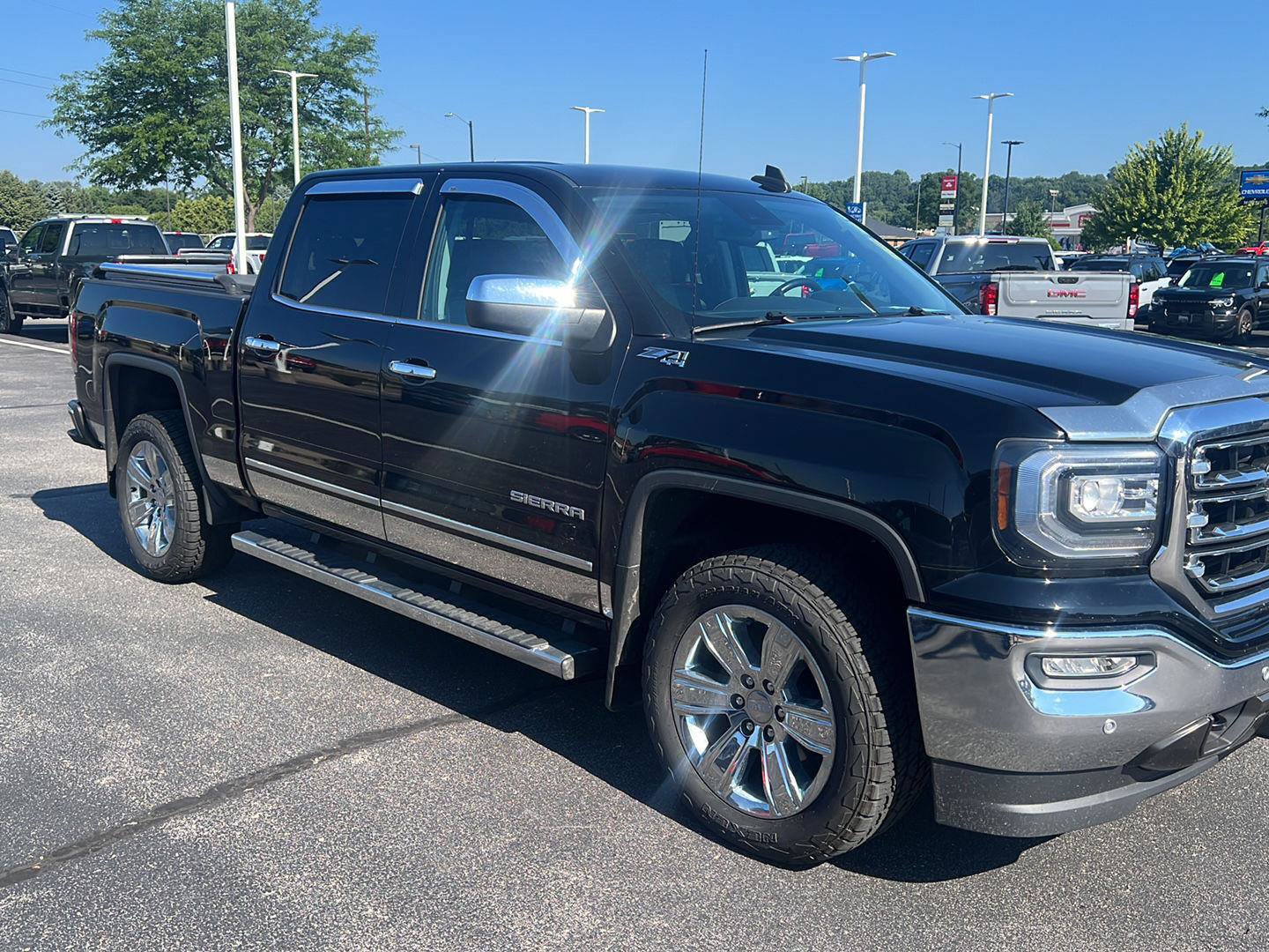 Used 2018 GMC Sierra 1500 SLT AWD/4WD image 2