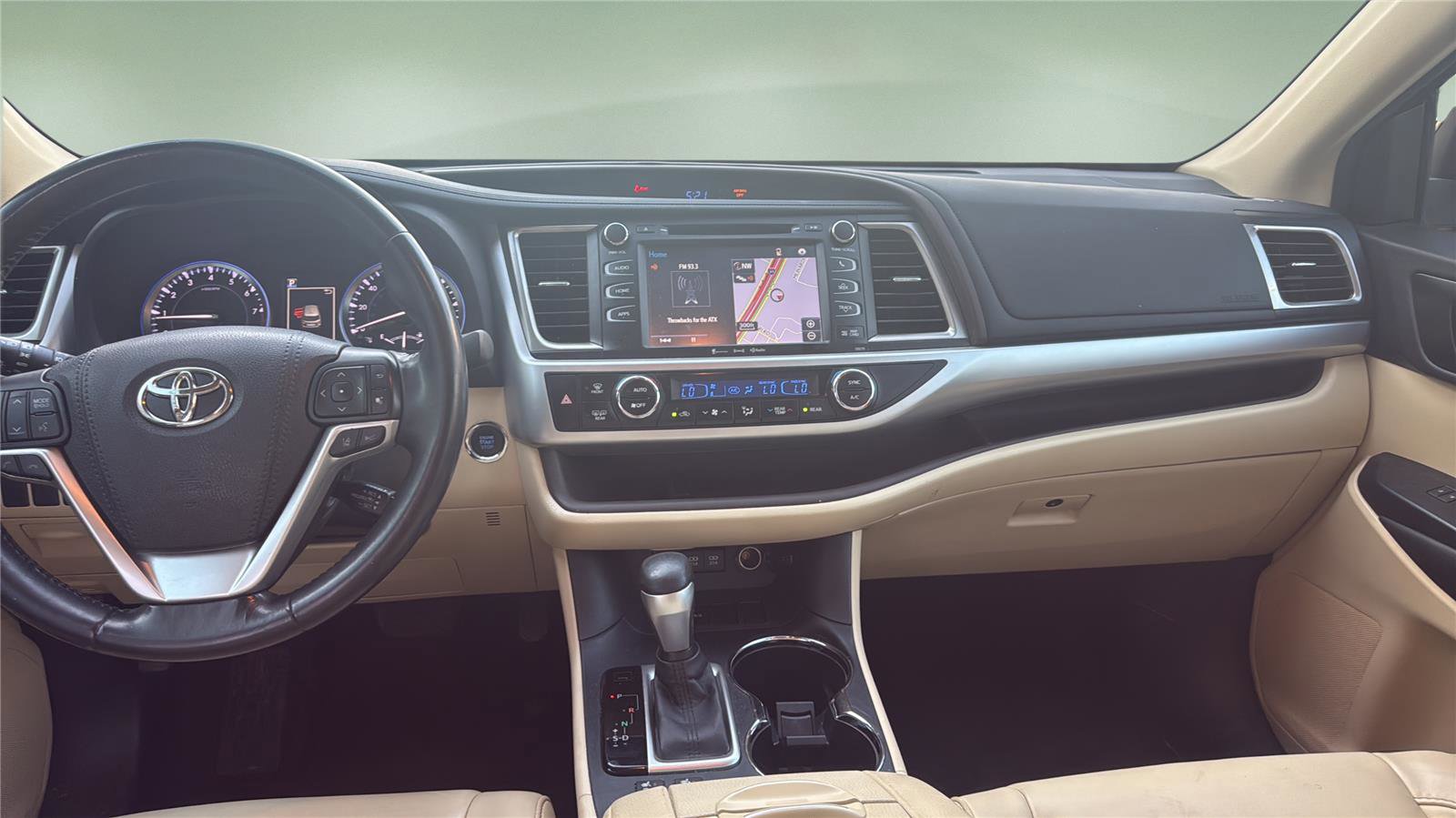 Used 2017 Toyota Highlander XLE image 9