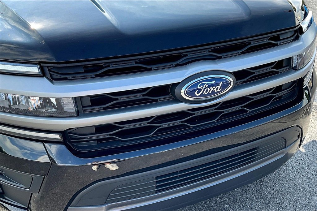 Used 2024 Ford Expedition XLT image 27