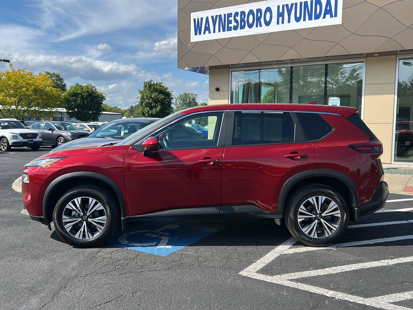 Used 2023 Nissan Rogue SV AWD/4WD image 4
