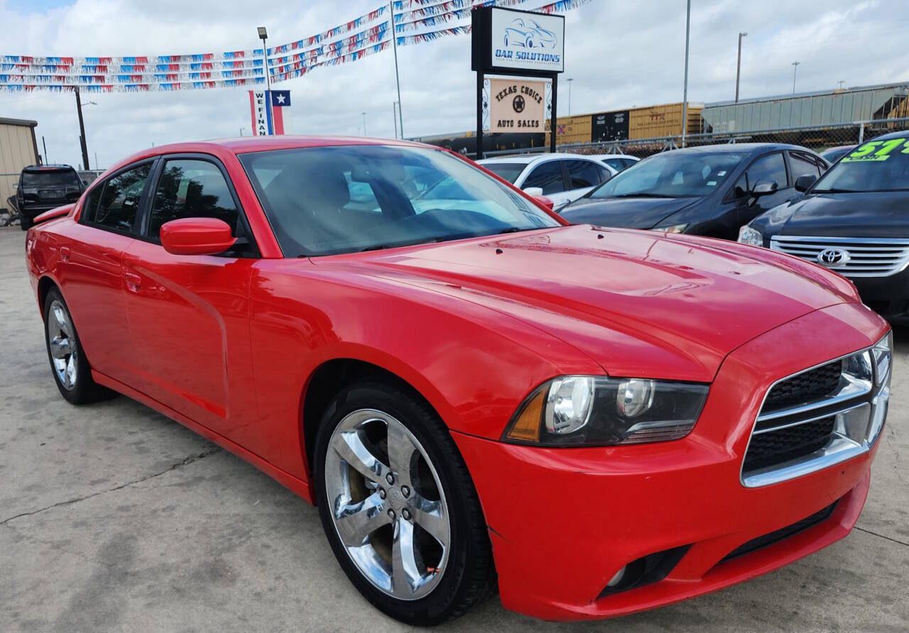 Used 2014 Dodge Charger SXT RWD image 2