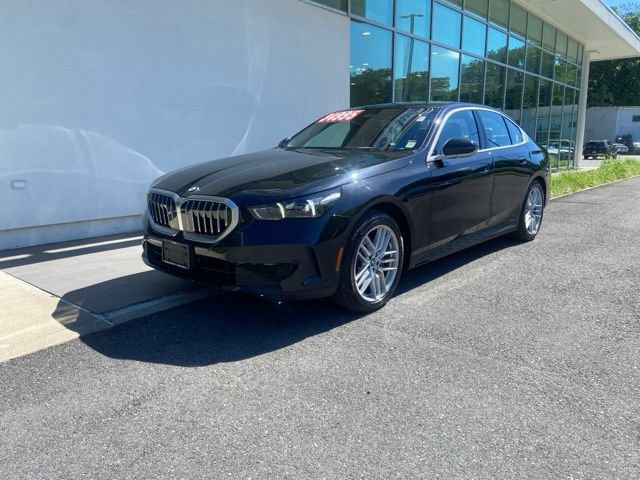 Used 2024 BMW 530i xDrive w/ Convenience Package AWD/4WD image 3