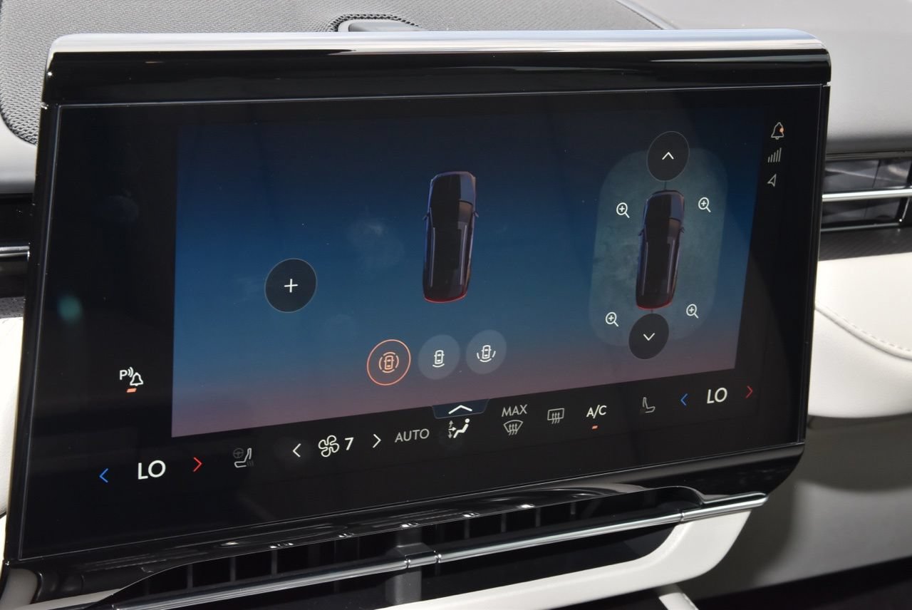 New 2026 Lincoln Nautilus Premier AWD/4WD image 28
