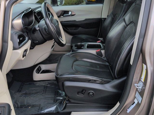 Used 2017 Chrysler Pacifica Limited FWD image 8
