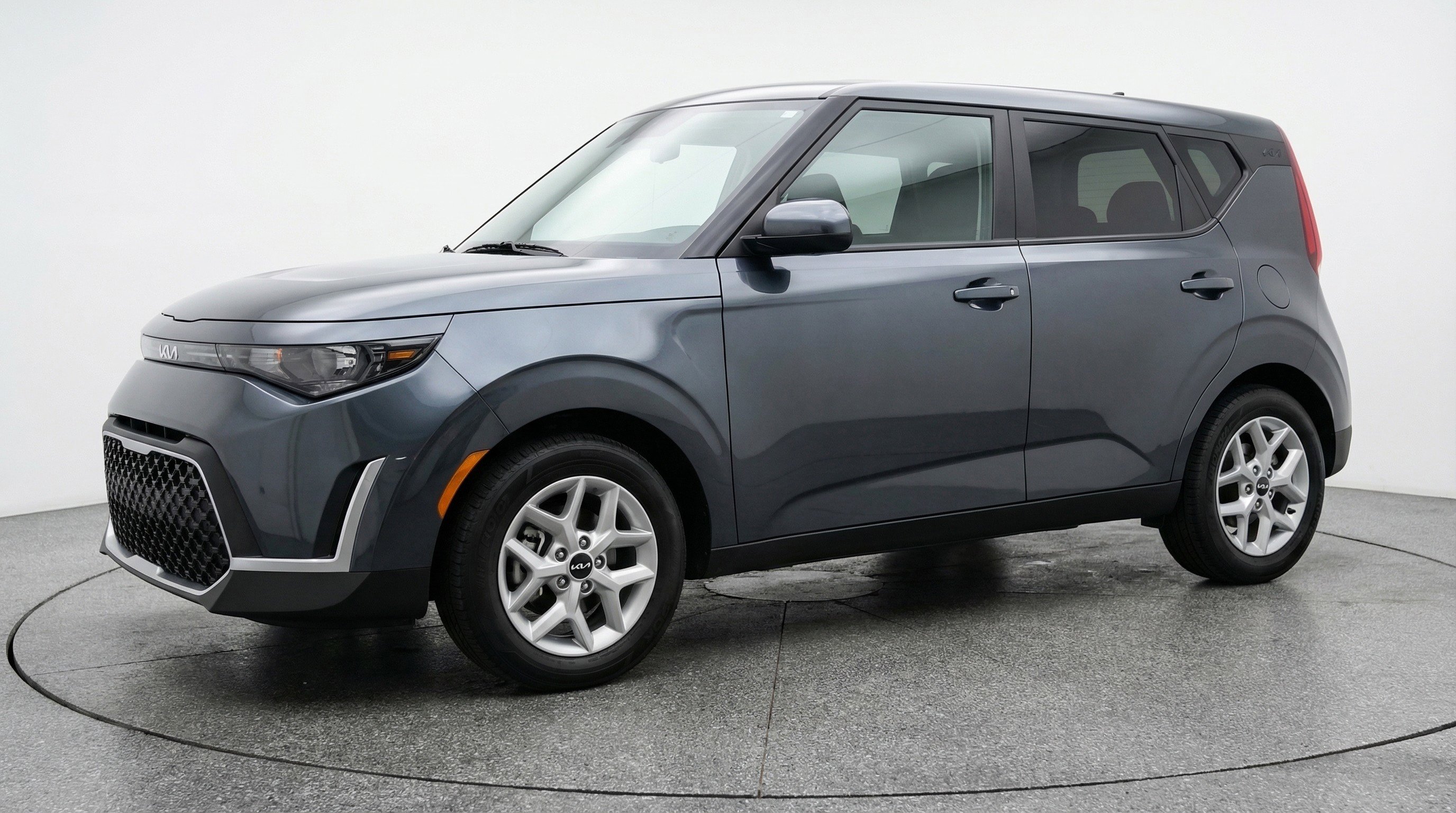 Used 2025 Kia Soul LX w/ LX Technology Package FWD image 3