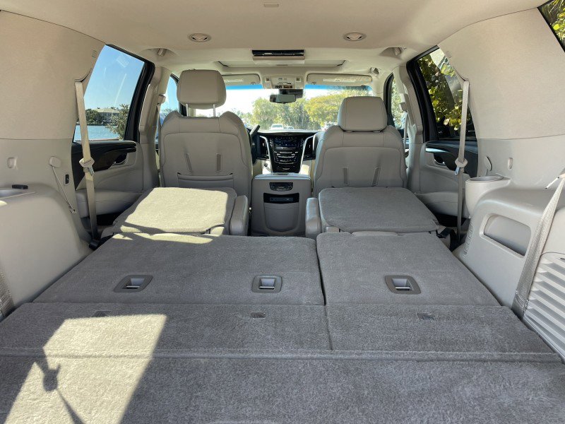Used 2020 Cadillac Escalade Premium Luxury image 37