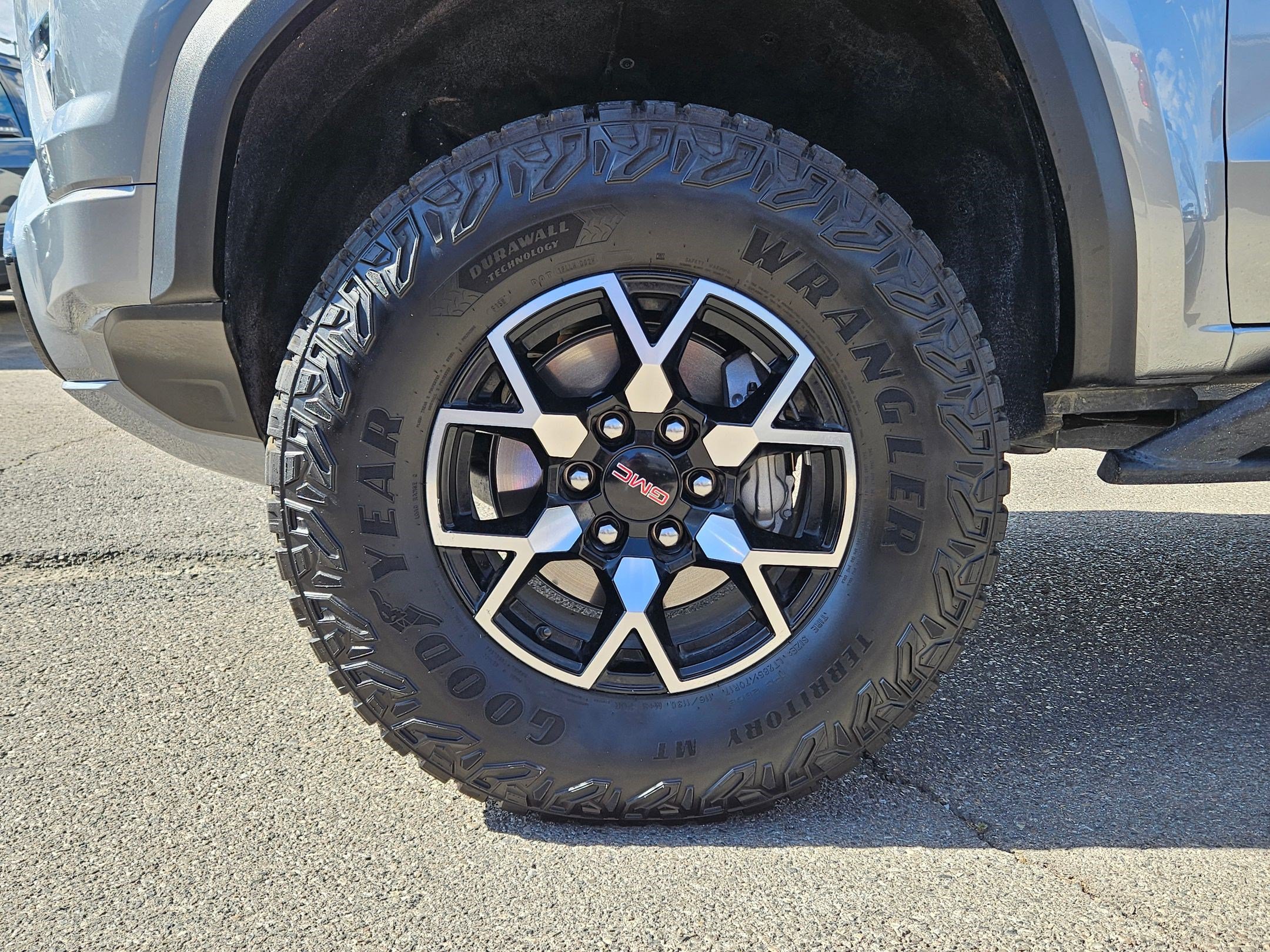 Used 2024 GMC Canyon AT4X AWD/4WD image 11