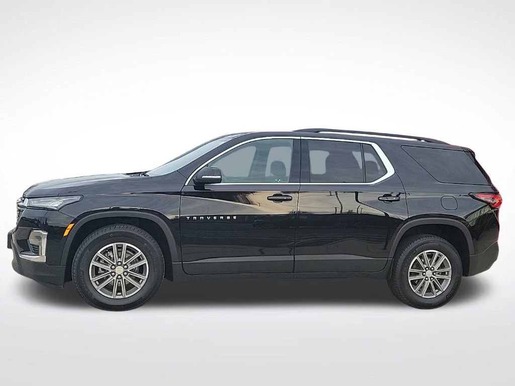 Used 2023 Chevrolet Traverse LT image 2