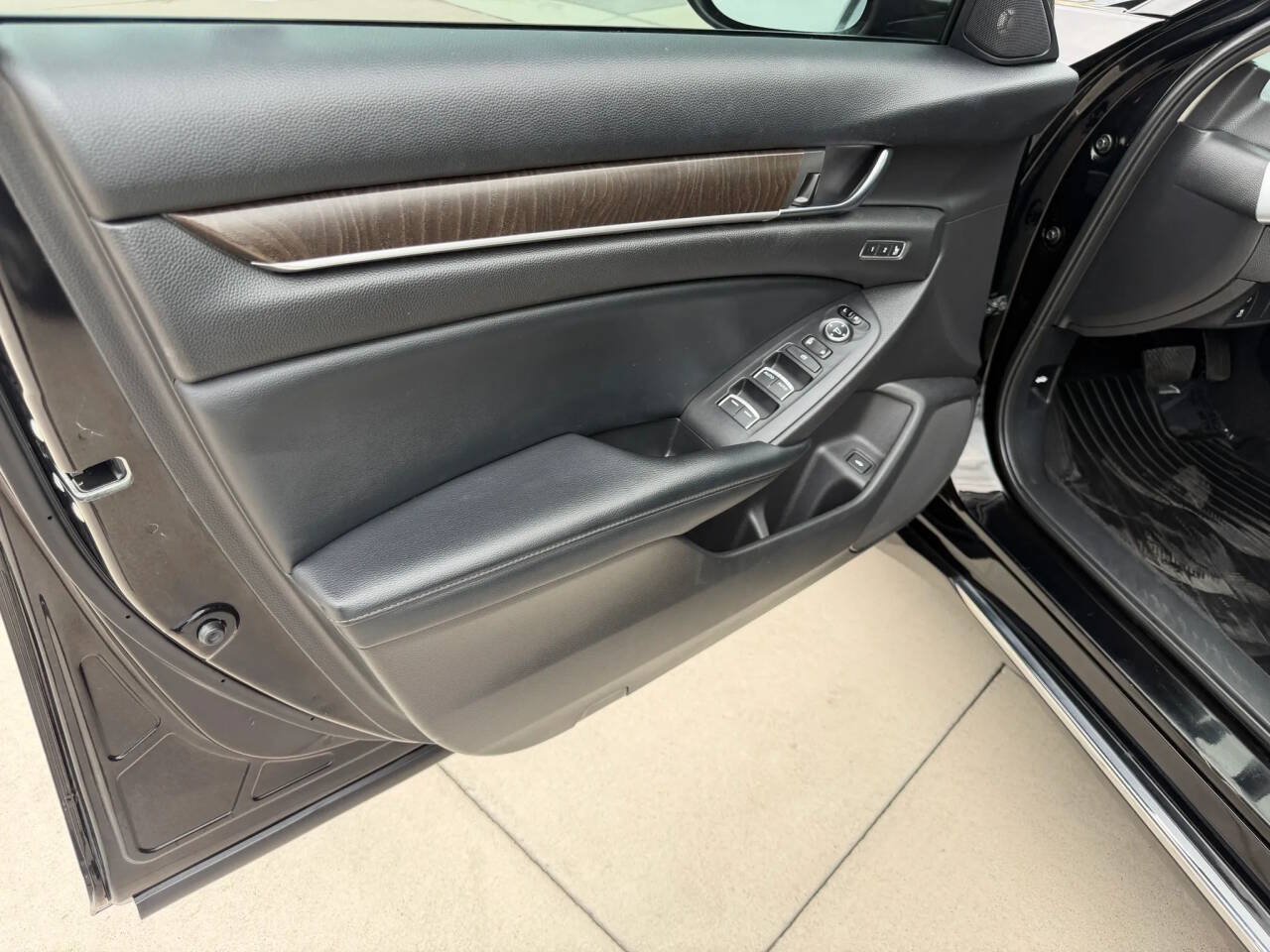 Used 2018 Honda Accord EX-L image 16