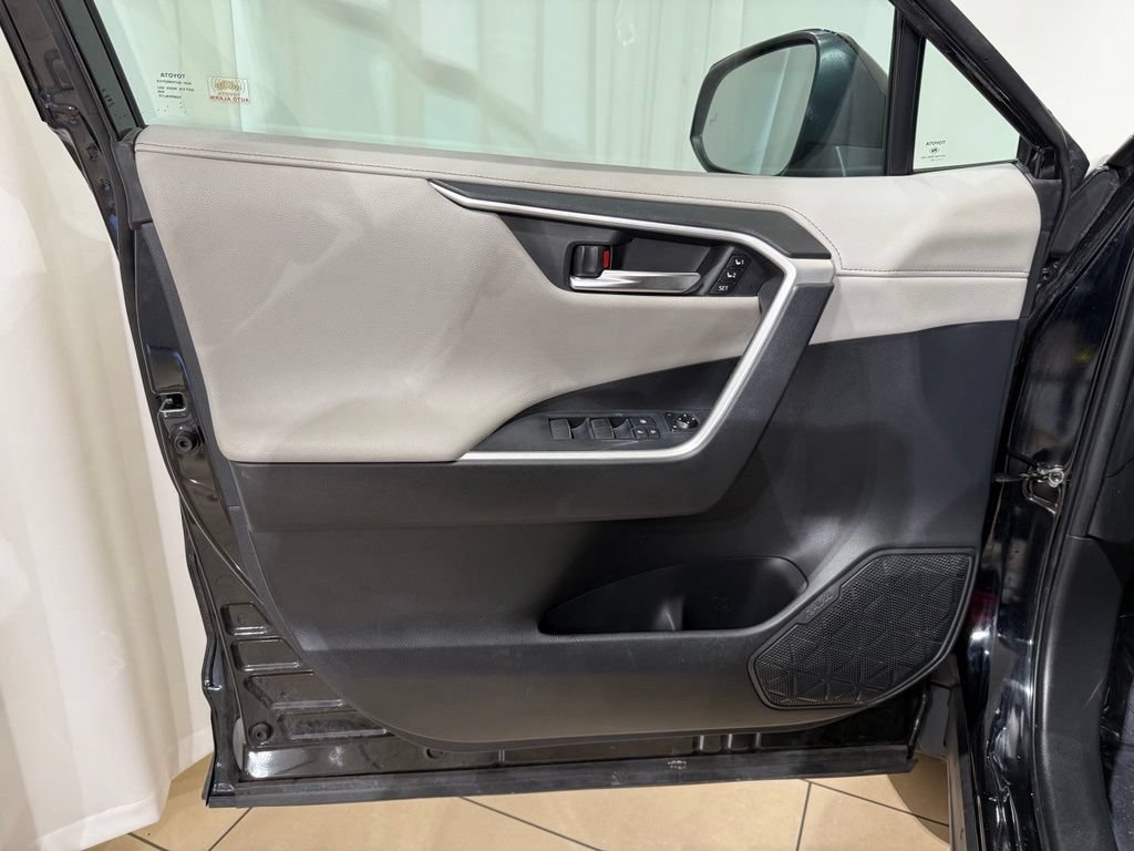 Used 2019 Toyota RAV4 Limited w/ Cold Weather Package AWD/4WD image 15